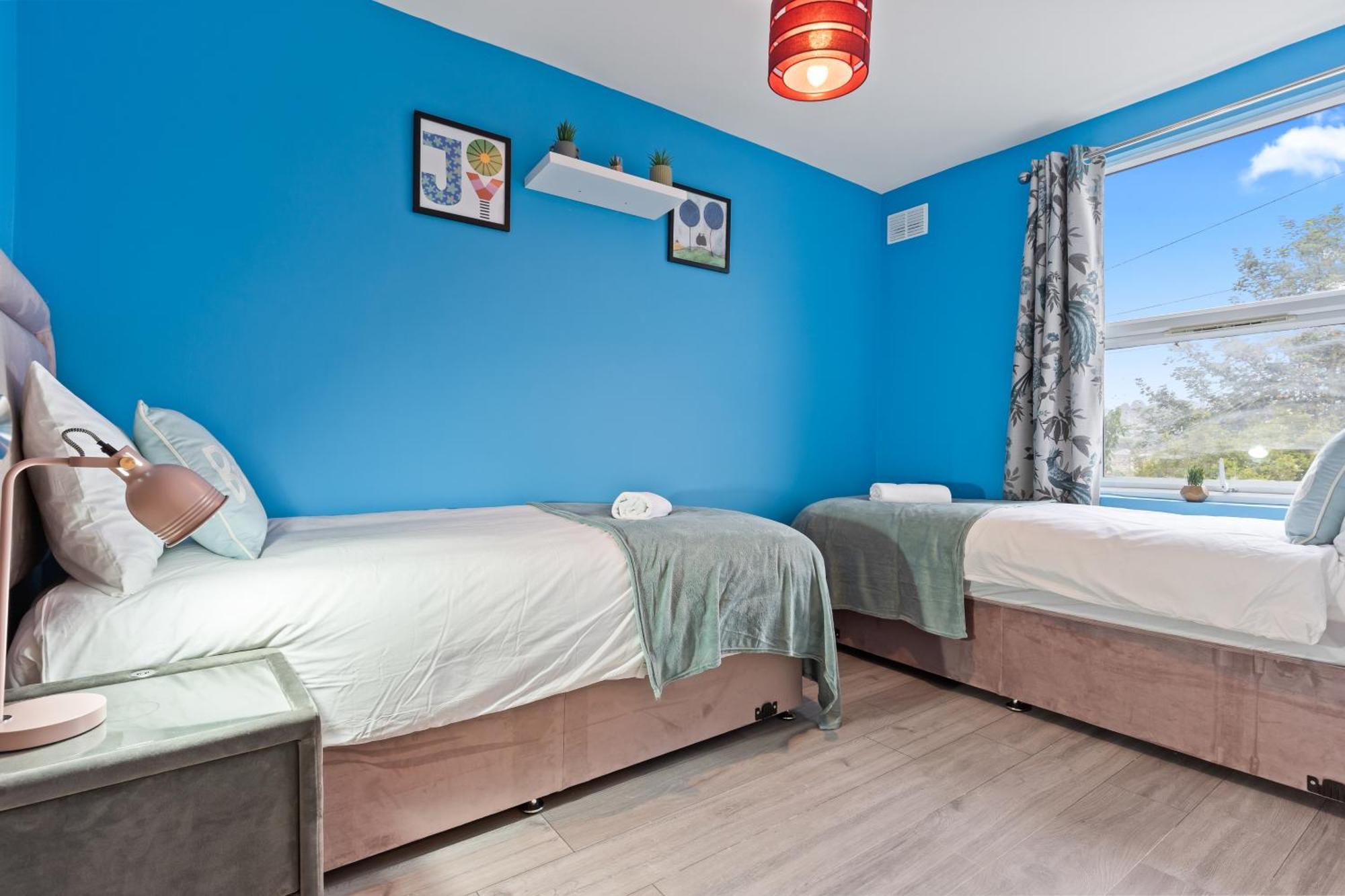 3 Bedroom House For Contractors,workers,relocation,insurance,family, Free Parking, Dover