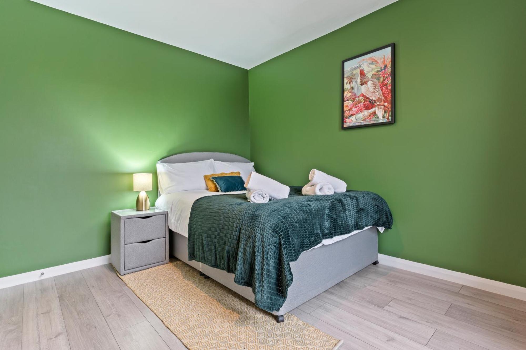 3 Bedroom House For Contractors,workers,relocation,insurance,family, Free Parking,