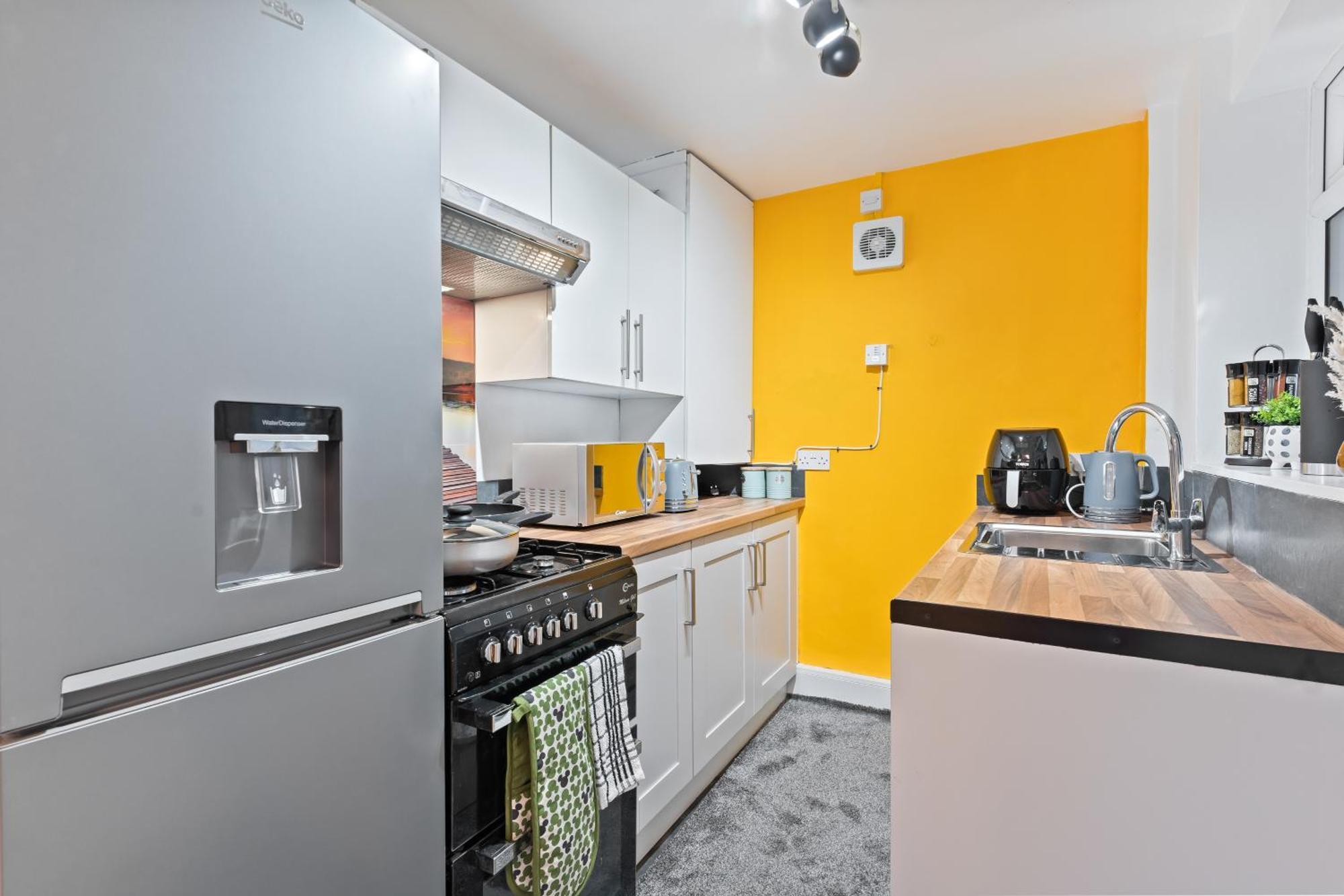 3 Bedroom House For Contractors,workers,relocation,insurance,family, Free Parking, *