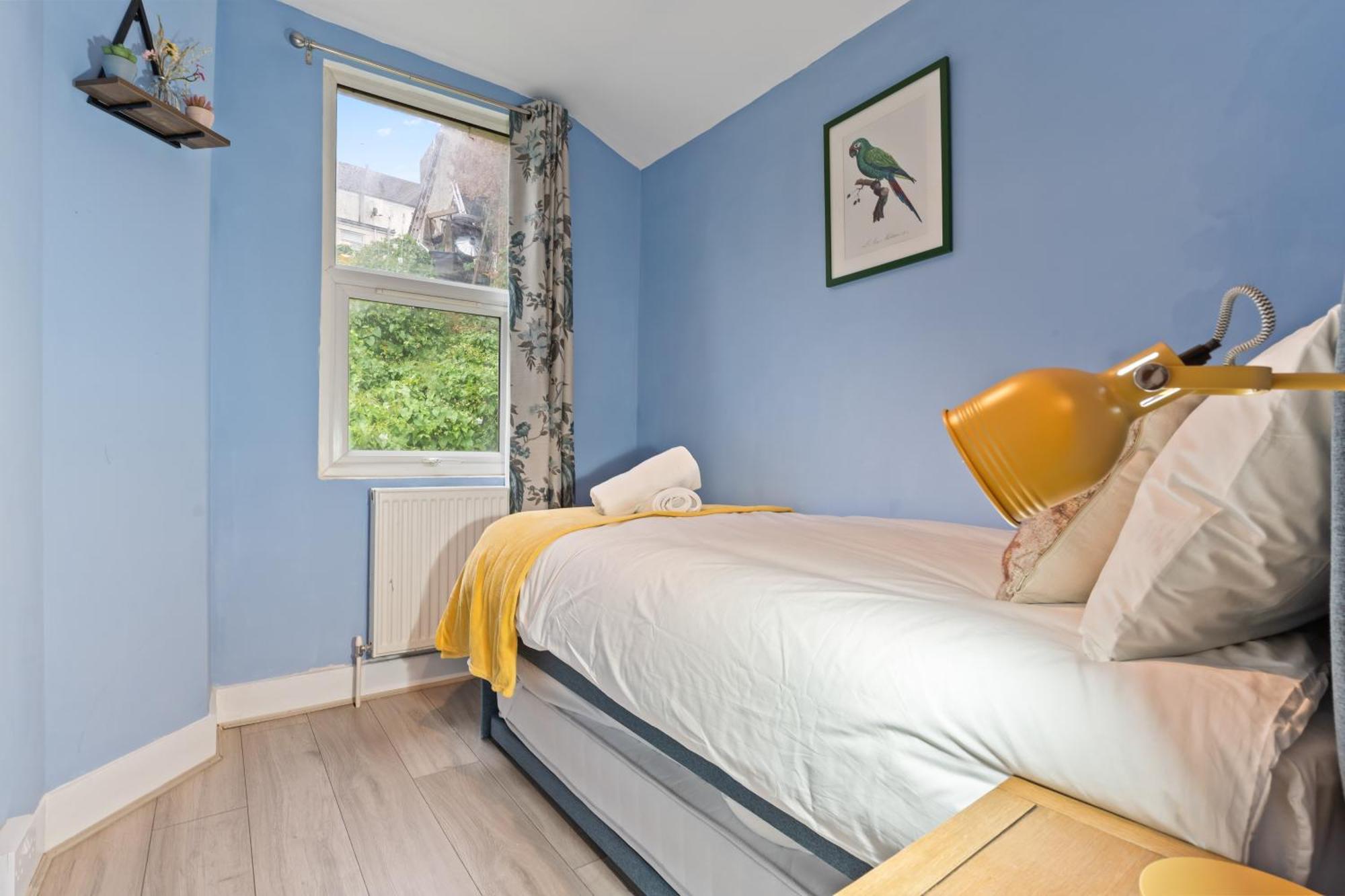 3 Bedroom House For Contractors,workers,relocation,insurance,family, Free Parking, Holiday home *