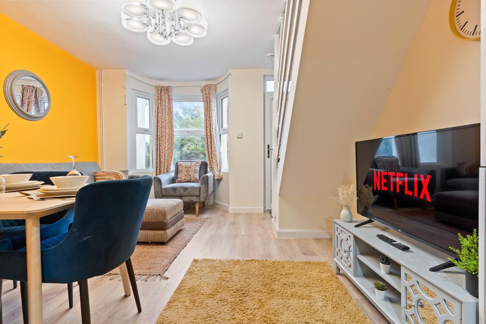 3 Bedroom House For Contractors,workers,relocation,insurance,family, Free Parking, *