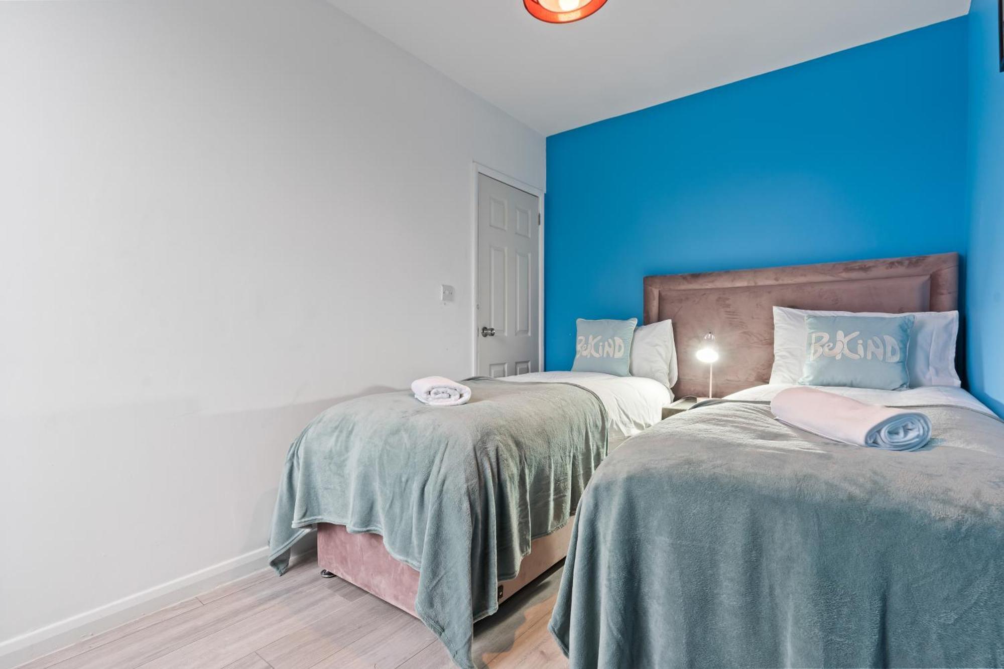 3 Bedroom House For Contractors,workers,relocation,insurance,family, Free Parking, * Dover