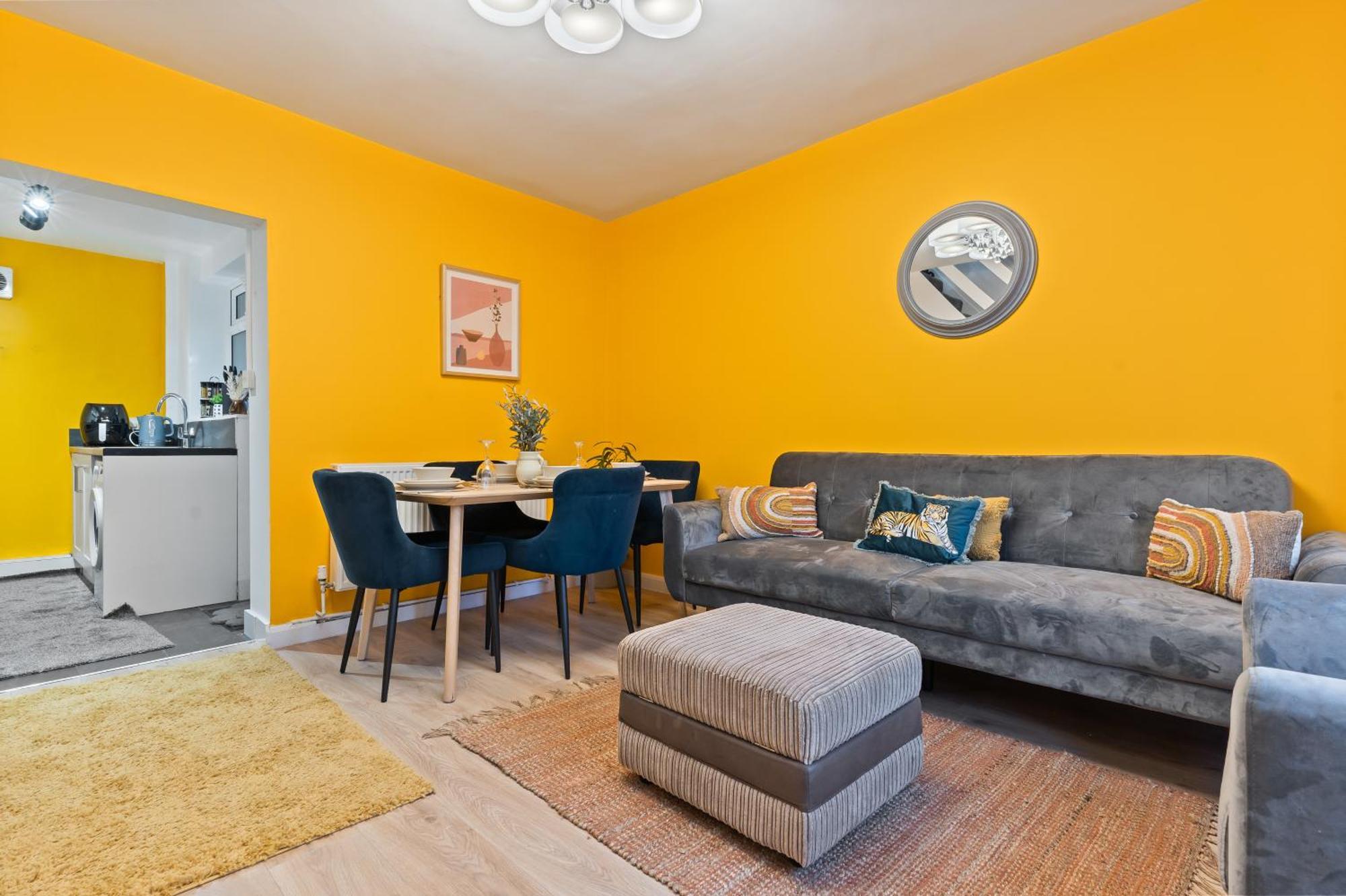 3 Bedroom House For Contractors,workers,relocation,insurance,family, Free Parking, * Dover