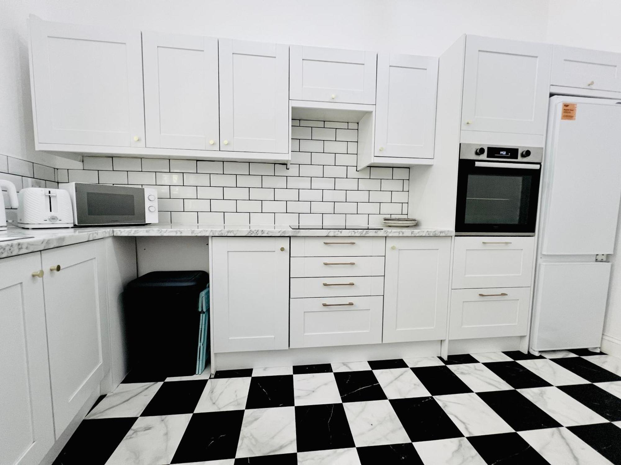 Flat 3 Marine Parade House, 1 East Cliff - Next To Port, White Cliffs, Beach, Castle * Dover
