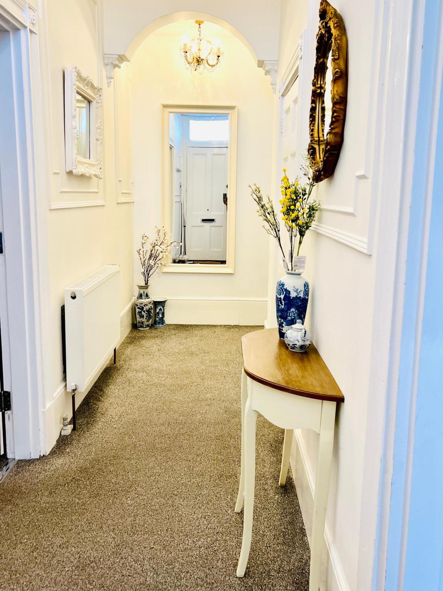 Apartment Flat 3 Marine Parade House, 1 East Cliff - Next To Port, White Cliffs, Beach, Castle