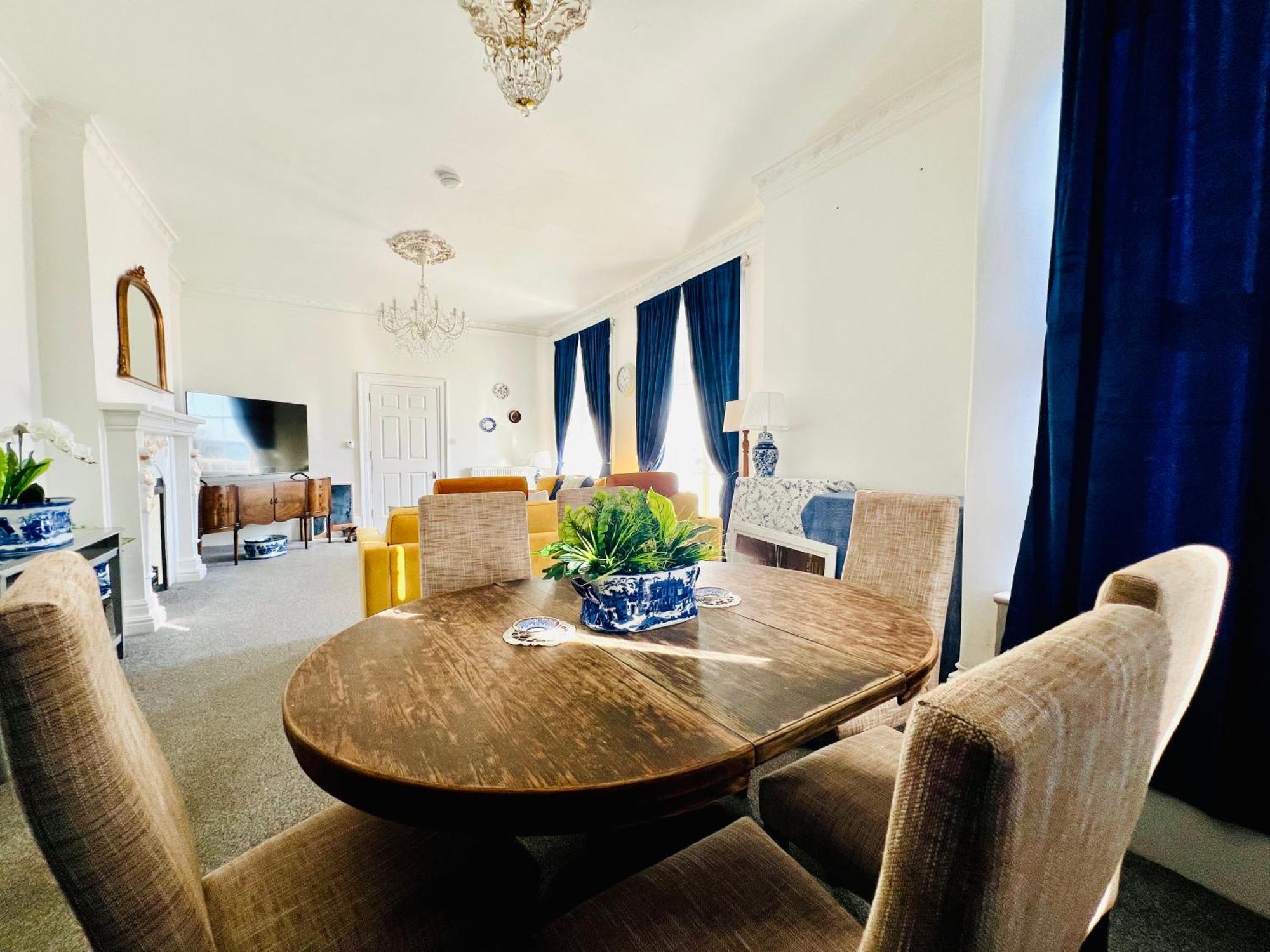 Flat 3 Marine Parade House, 1 East Cliff - Next To Port, White Cliffs, Beach, Castle * Dover