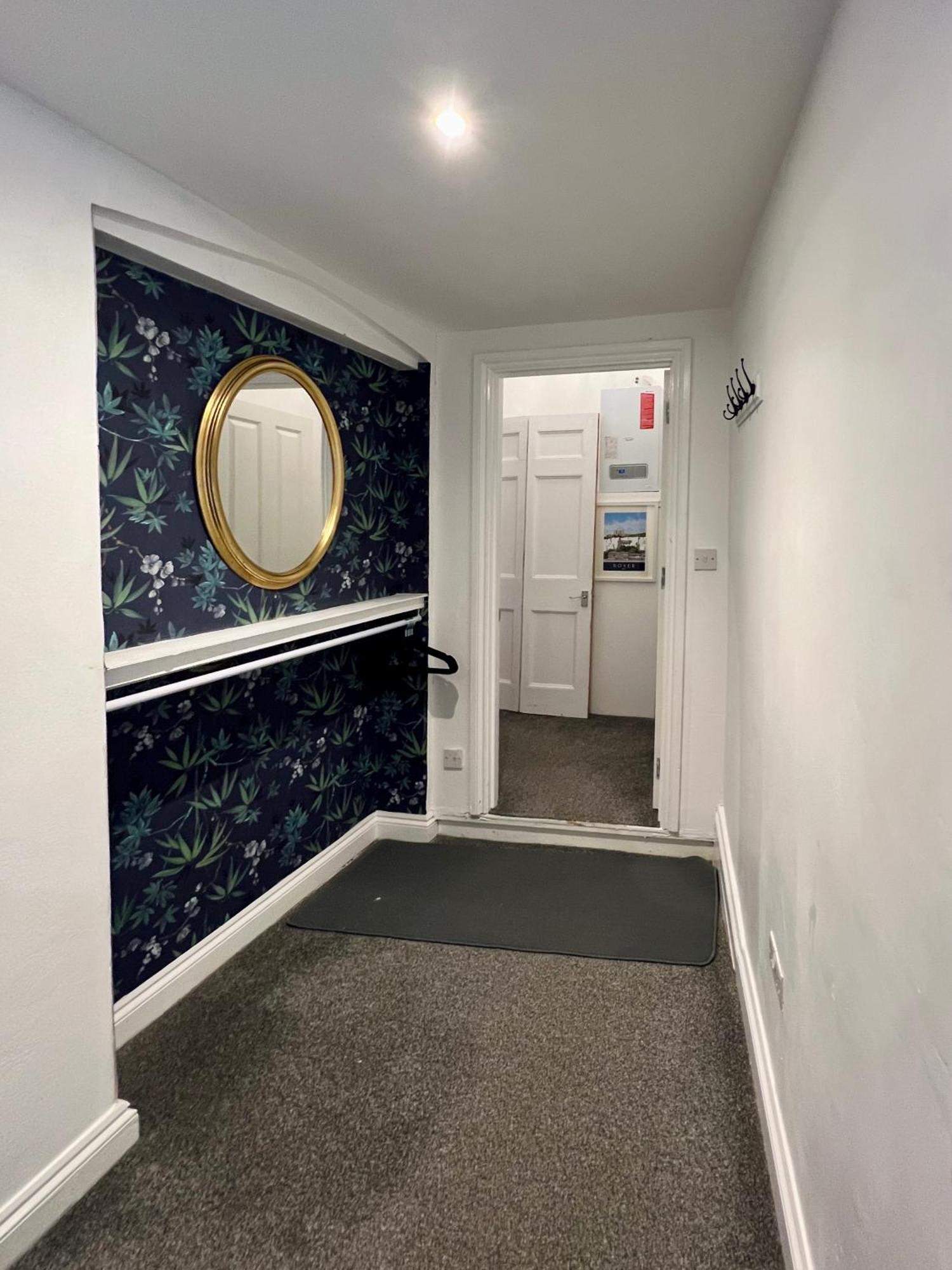 Flat 3 Marine Parade House, 1 East Cliff - Next To Port, White Cliffs, Beach, Castle Apartment