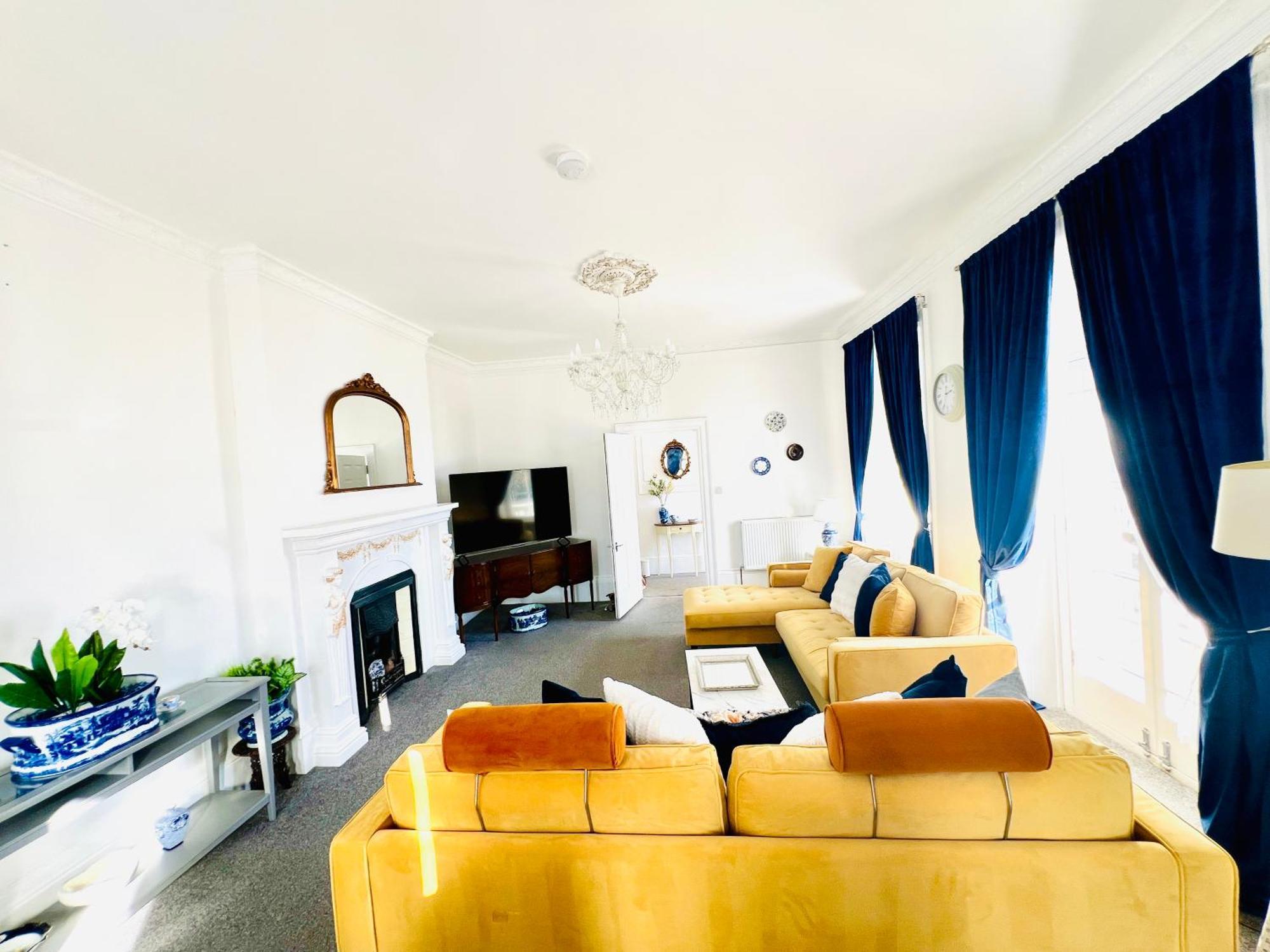 Apartment Flat 3 Marine Parade House, 1 East Cliff - Next To Port, White Cliffs, Beach, Castle