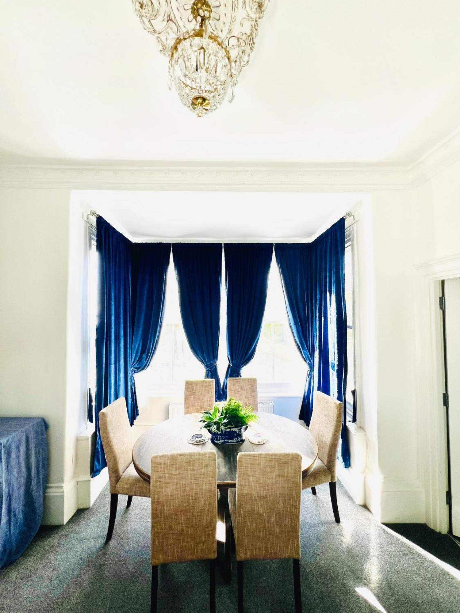 Apartment Flat 3 Marine Parade House, 1 East Cliff - Next To Port, White Cliffs, Beach, Castle *