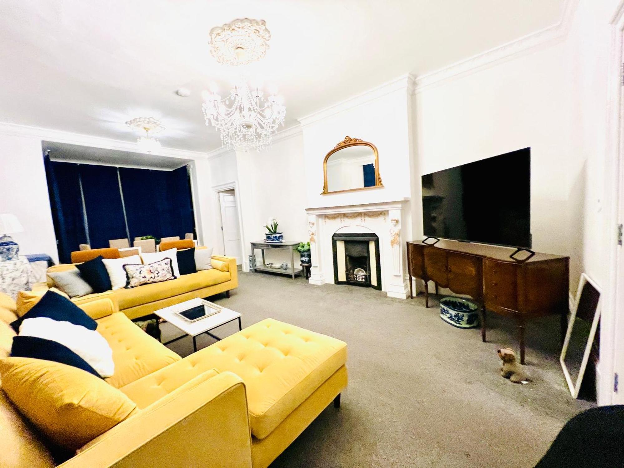 Flat 3 Marine Parade House, 1 East Cliff - Next To Port, White Cliffs, Beach, Castle * Dover