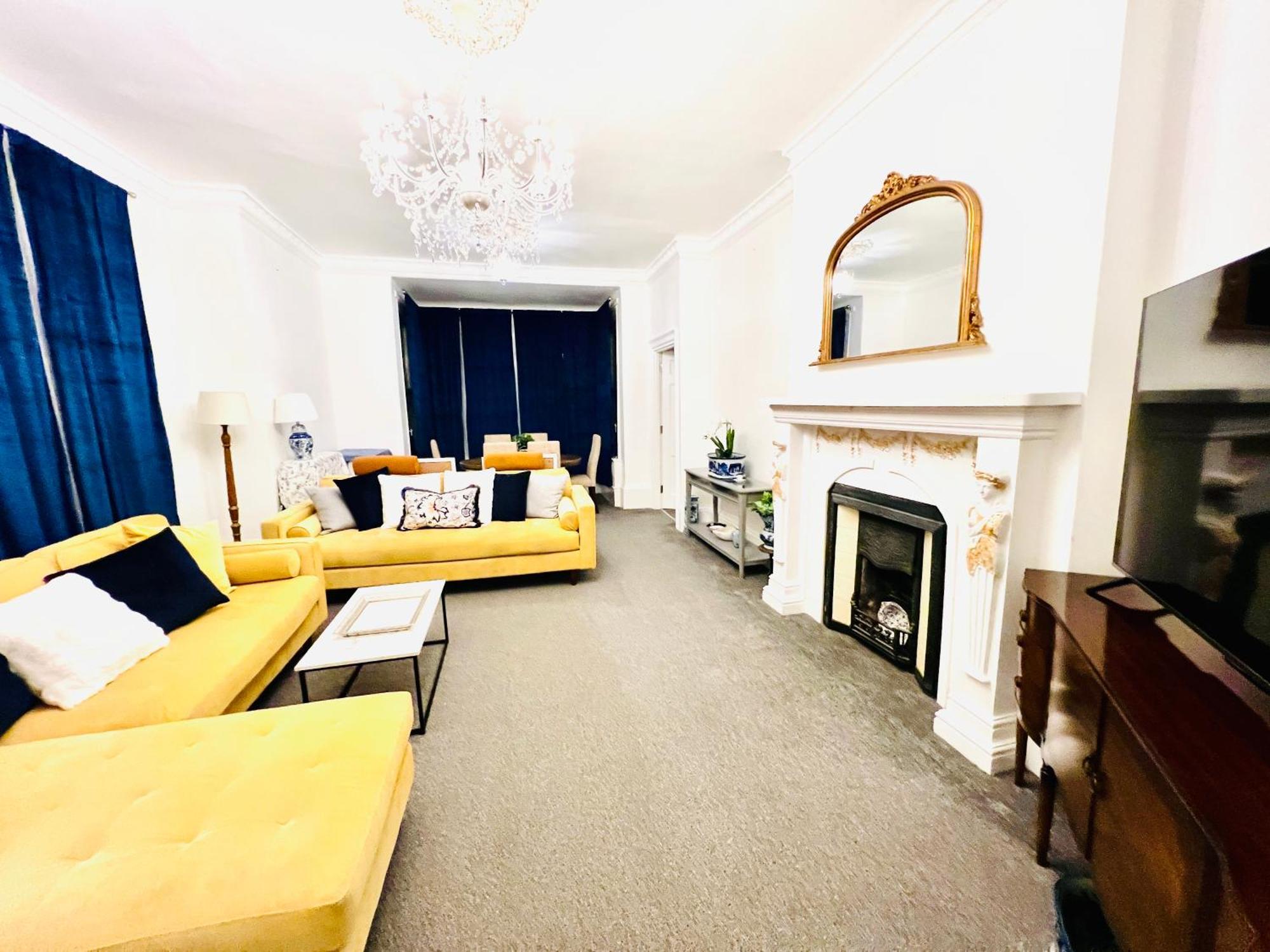 Flat 3 Marine Parade House, 1 East Cliff - Next To Port, White Cliffs, Beach, Castle Apartment Dover