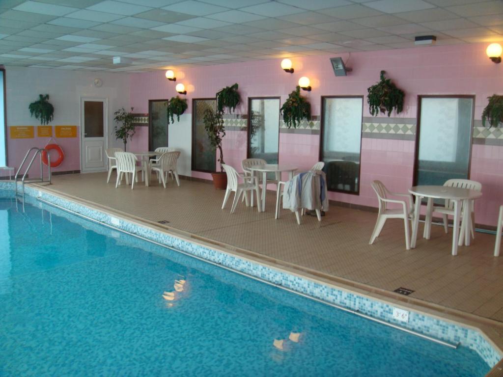 County Hotel