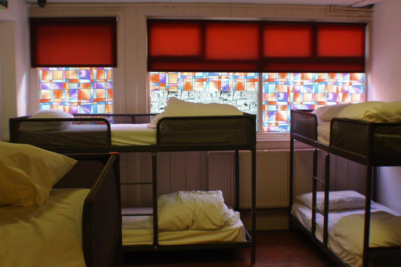 Hostel Adventure Backpackers *