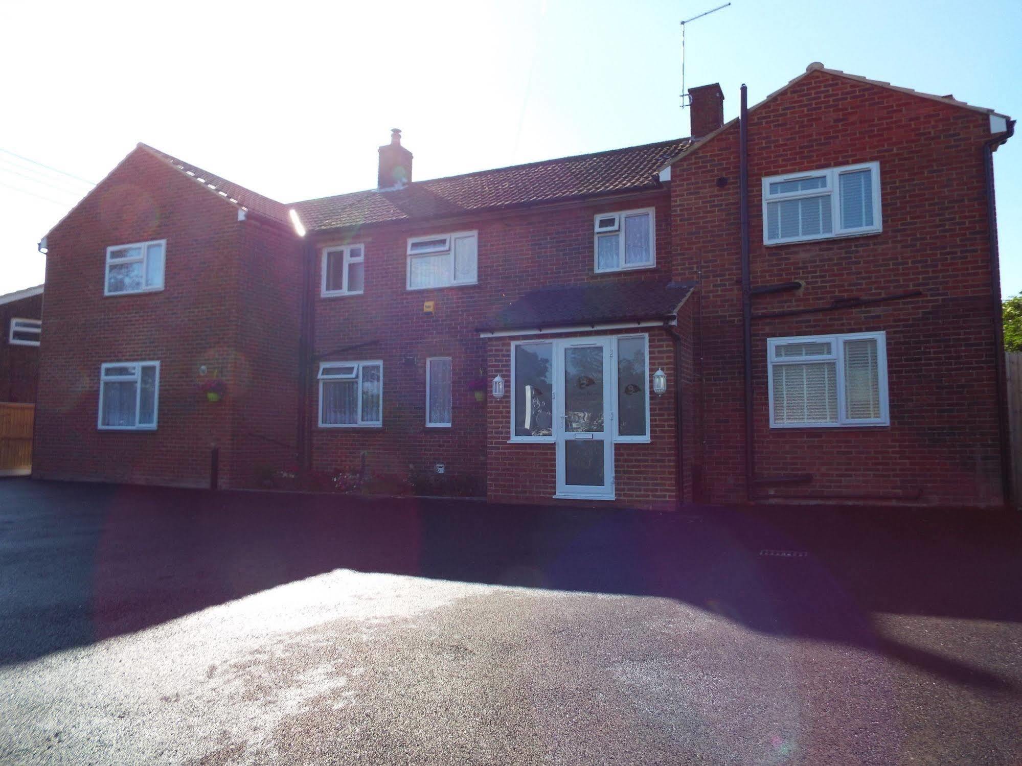 Guston Bed & Breakfast 3*