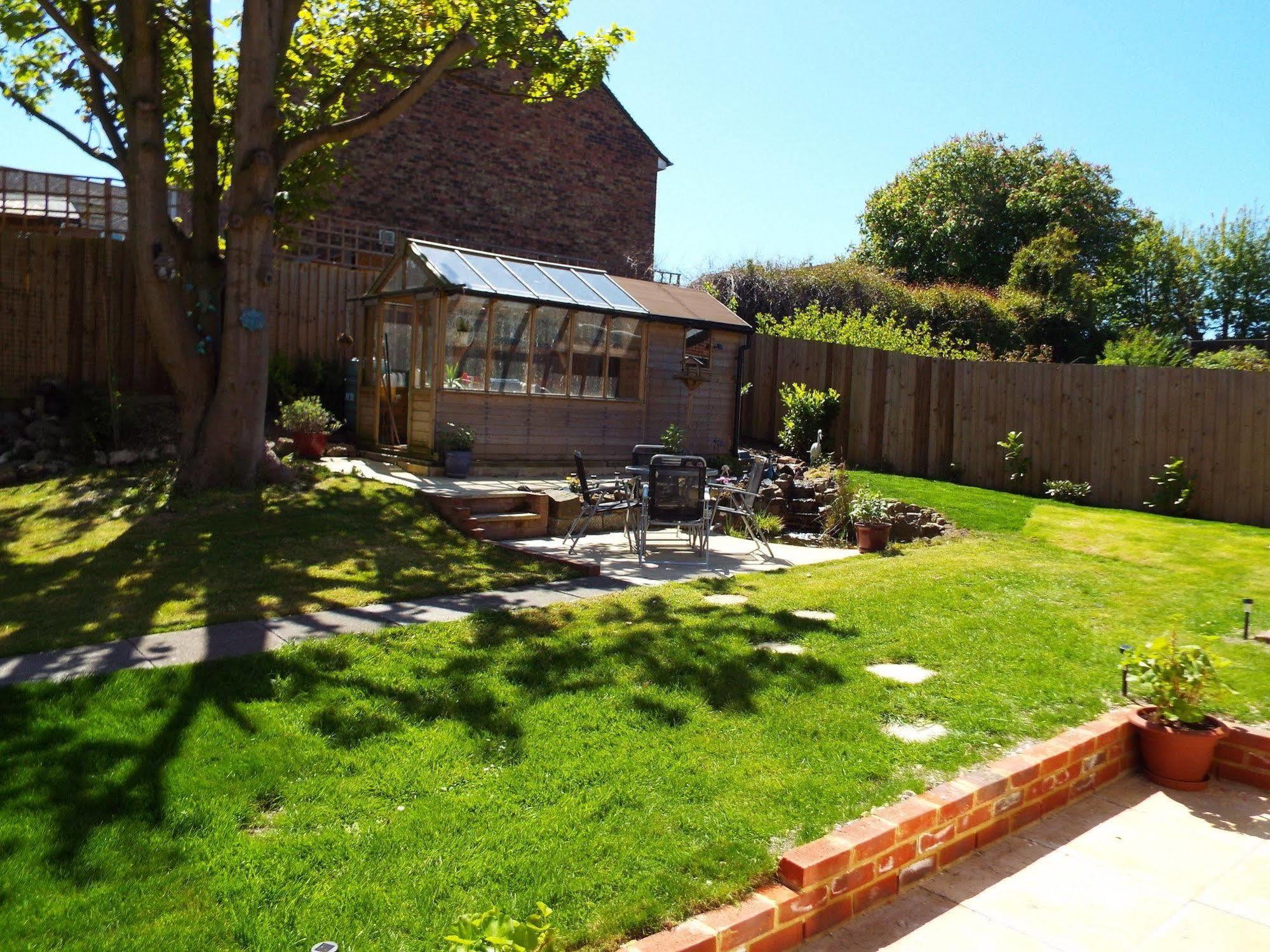 Guston Bed & Breakfast 3*