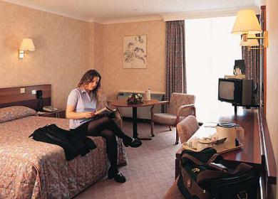 County Hotel 2*